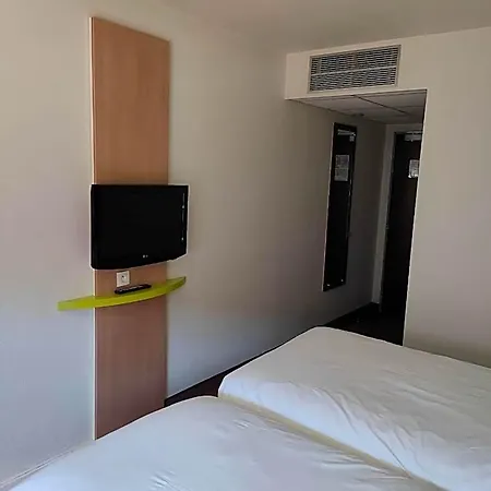 Ibis Styles Bethune La Buissiere Hotel 3*